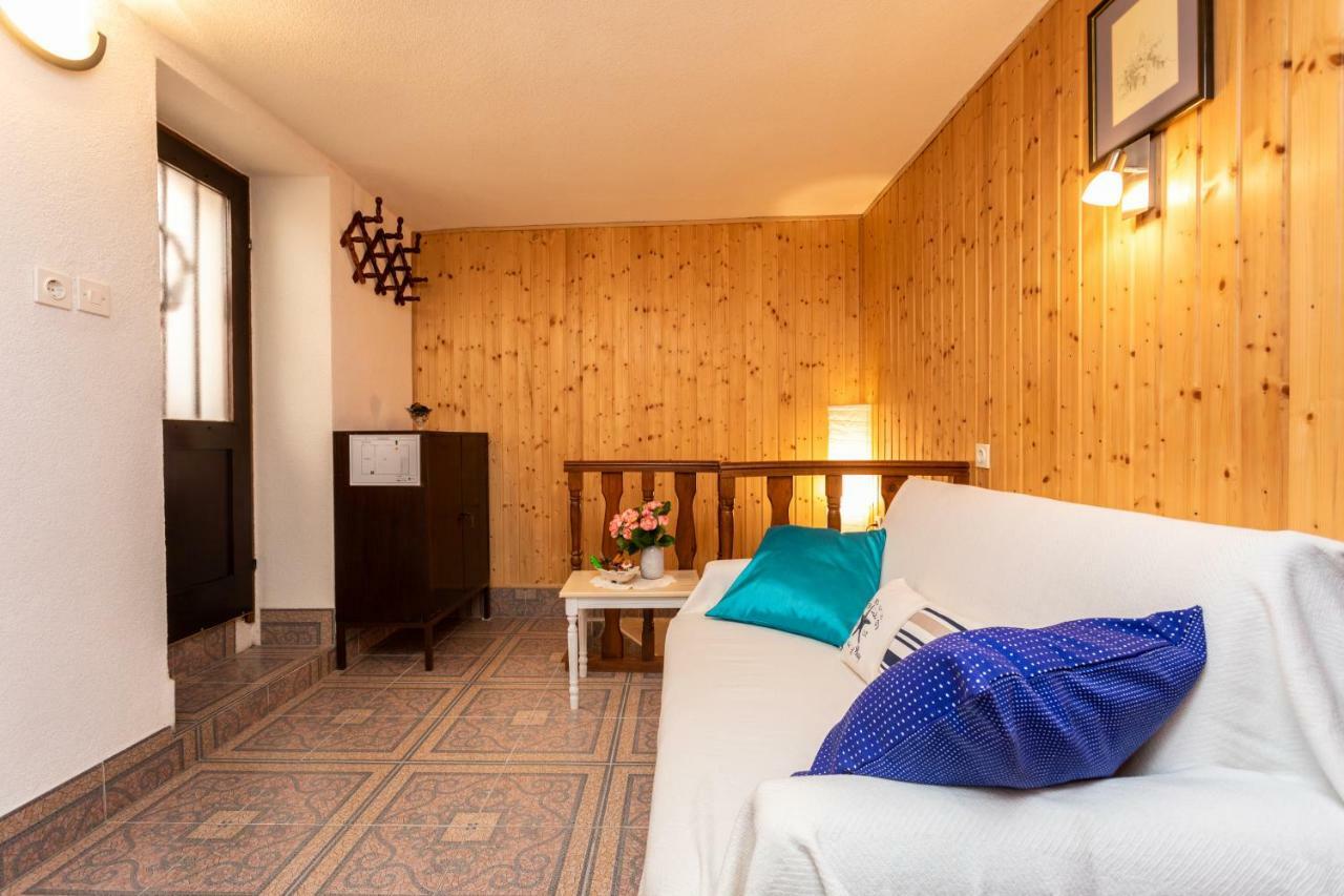 Apartman Verbenia Vrbnik Eksteriør bilde