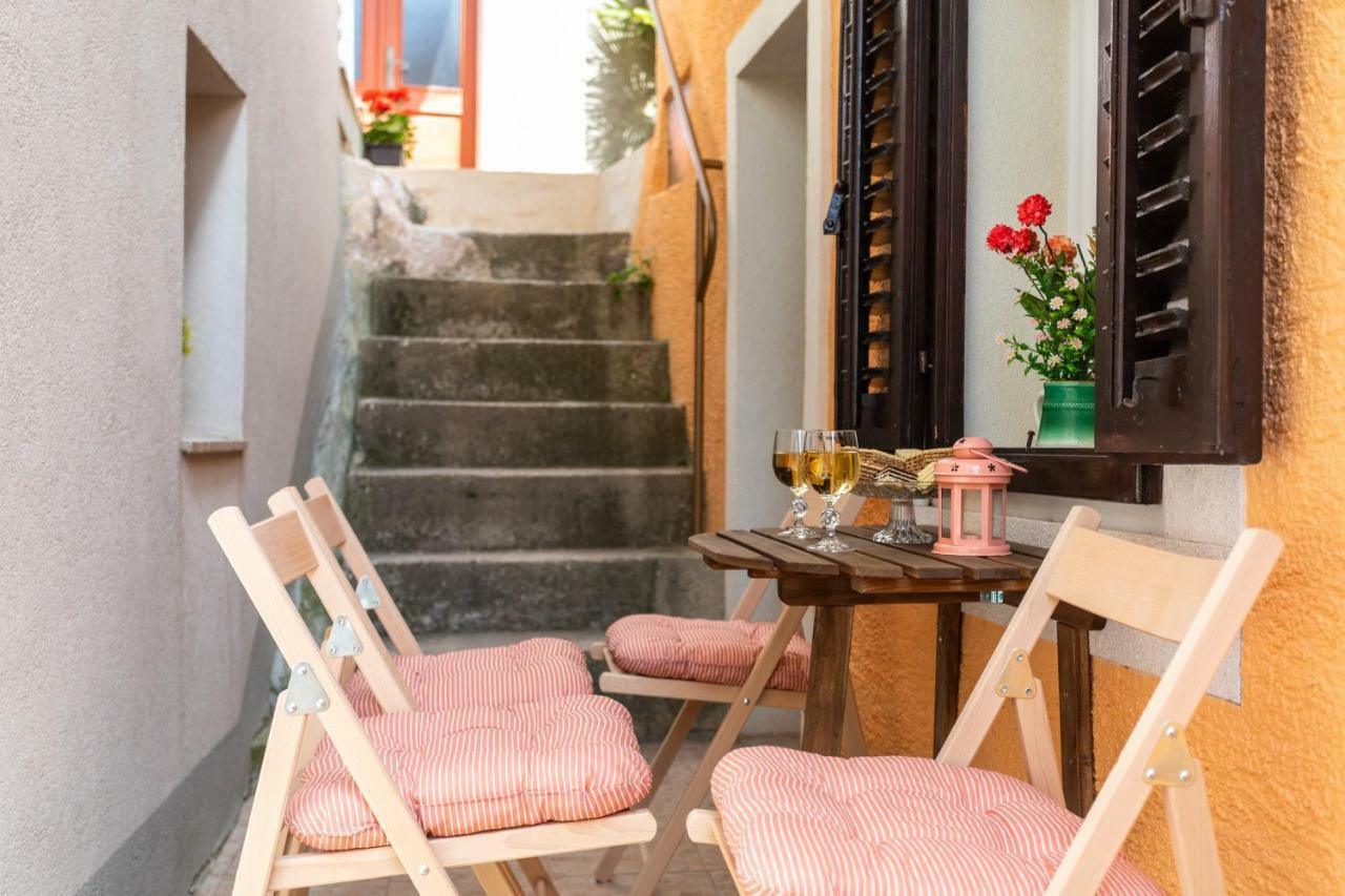 Apartman Verbenia Vrbnik Eksteriør bilde